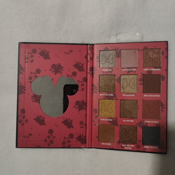 NWOT Minnie Mouse Makeup - Picture 2 of 3